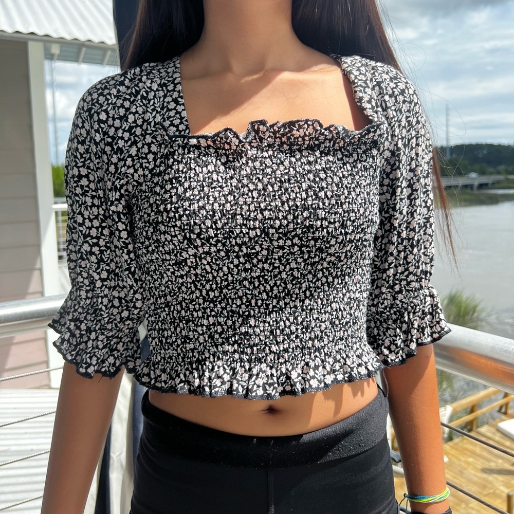 Cute dressy or casual crop top long sleeves with black and white flowers